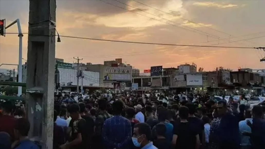تظاهرات مردم استان خوزستان در اعتراض به گرانی و افزایش قیمت نان