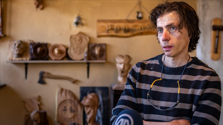 Podgorički umjetnik izrađuje skulpture od drveta: Umjetnost pretvorio u posao