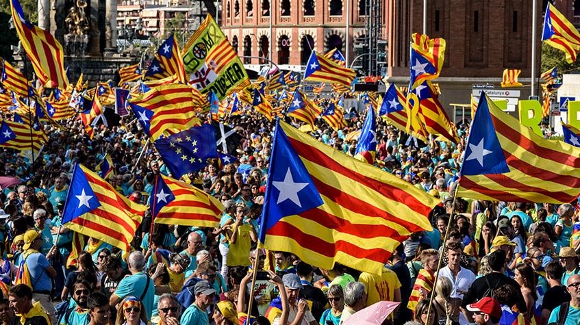 Enviado de Putin habría ofrecido USD 500 mil millones para apoyo a Cataluña en declaración de independencia de España