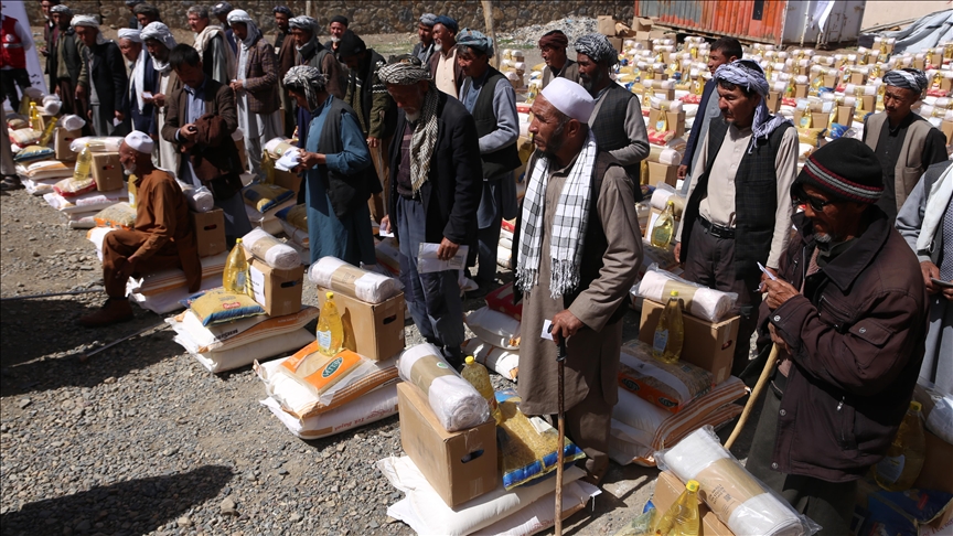 تركيا تقدم مساعدات غذائية لصالح 350 أسرة أفغانية