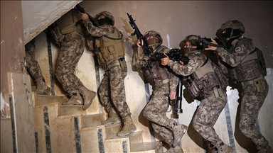 Mersin'de terör örgütü DEAŞ operasyonunda 12 zanlı yakalandı