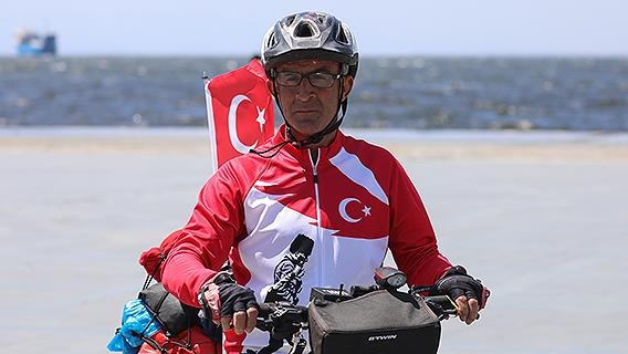 Şehitler için 17 yılda 20 bin kilometre pedal çevirdi