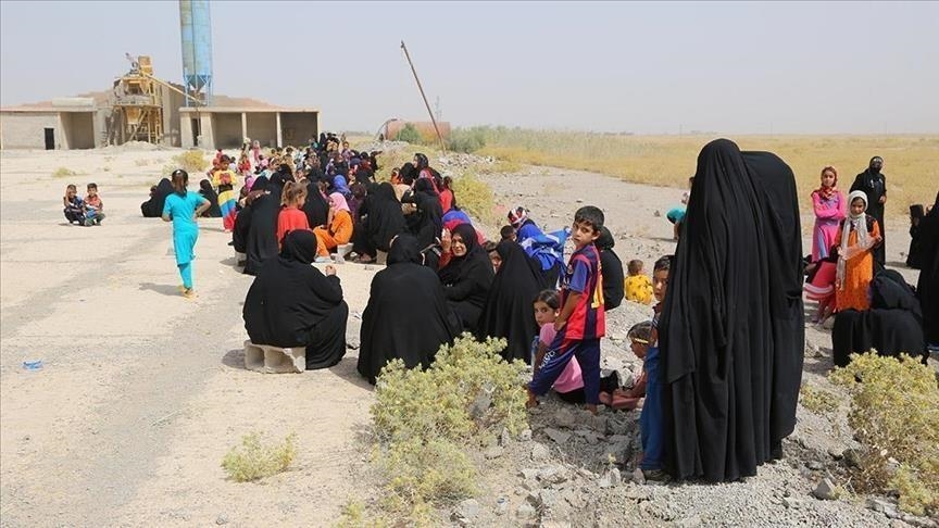بغداد تعلن إعادة 500 عائلة عراقية من مخيم الهول السوري
