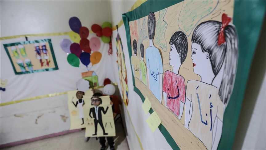 إدلب.. معرض رسم وأشغال يدوية لأطفال معوقين