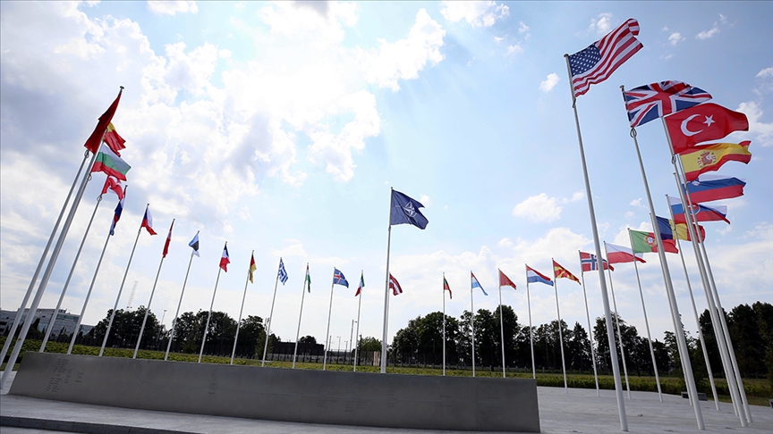 İsveç'in, NATO üyelik başvurusunu pazartesi açıklaması bekleniyor