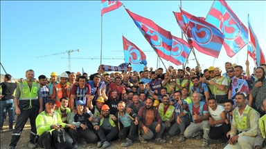 Akkuyu NGS inşaatında çalışan işçiler Trabzonspor'un şampiyonluğunu kutladı 