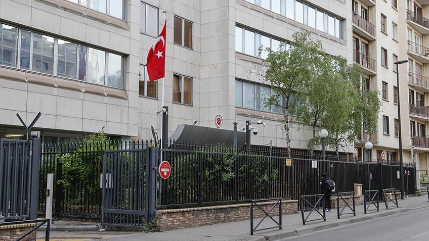 Turquía pide explicaciones al subsecretario de la Embajada de Francia por ataque contra su sede diplomática en París 