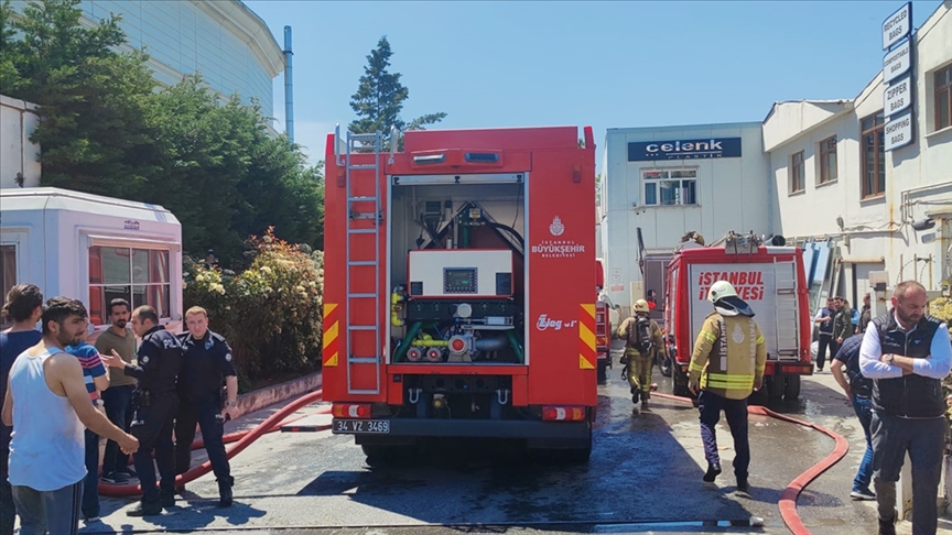 Bağcılar'daki fabrika yangını kontrol altına alındı