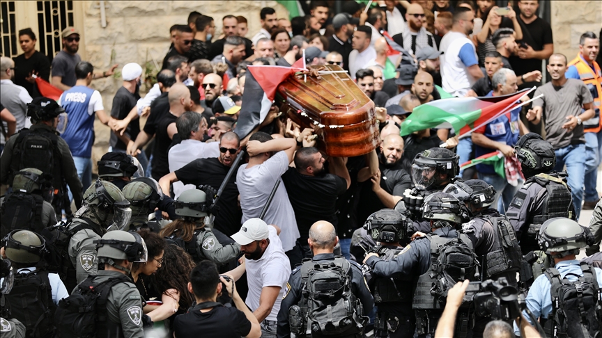 Israeli police attack mourners in Abu Akleh's funeral procession in East Jerusalem