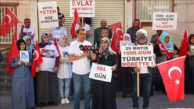 Dayikên Diyarbekirê ji bo roja 1000em a çalakiya xwe piştgiriyê dixwazin