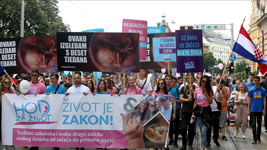 Zagreb: Više tisuća građana tijekom povorke "Hod za život" tražilo izmjenu zakonskih rješenja o pobačaju