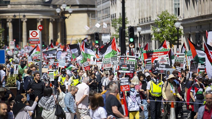 Londra'da İsrail'in Filistin'i işgali ve Al Jazeera muhabirinin öldürülmesi protesto edildi