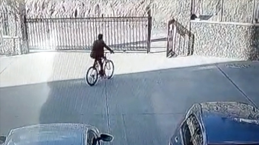 Bisiklet çalmayı alışkanlık edinen hırsızı güvenlik kamerası ele verdi