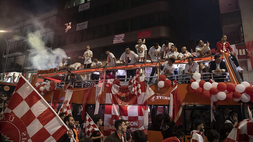 Ümraniyespor, Süper Lig'e yükselişini kutladı