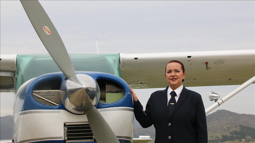 Лет со единствената жена капетан пилот на Боинг 737 во Северна Македонија