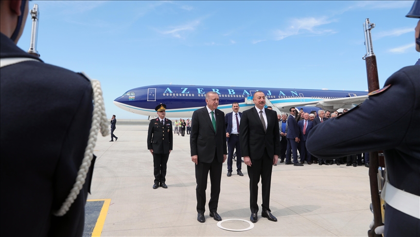Avionët e presidentëve Erdoğan dhe Aliyev ulen në aeroportin e ri në qytetin Rize