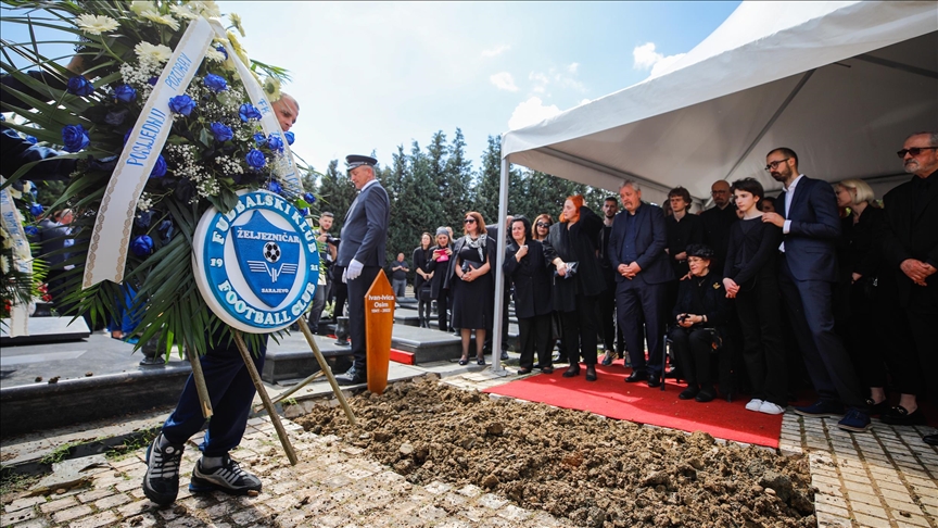 Sarajevo: U Aleji velikana na gradskom groblju Bare sahranjen Ivica Osim