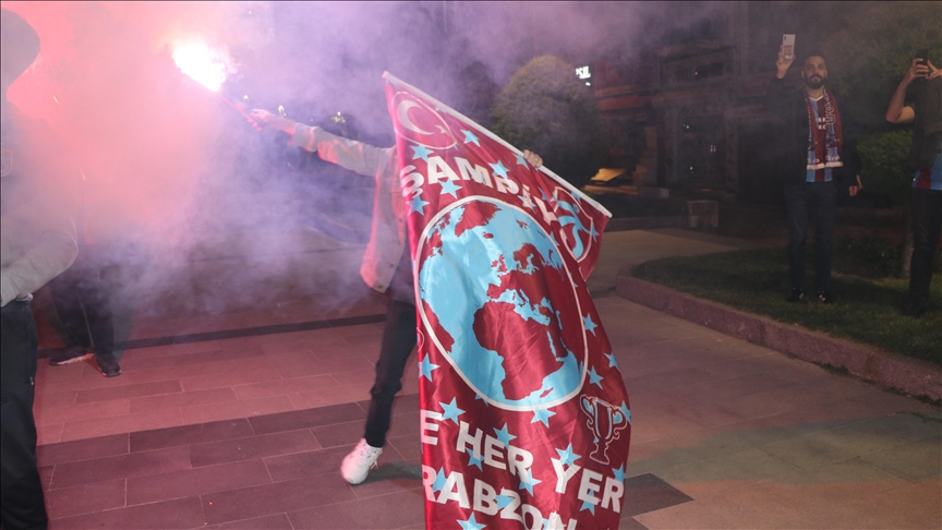 New York Times Trabzonspor'un şampiyonluk sevincini sayfasına taşıdı