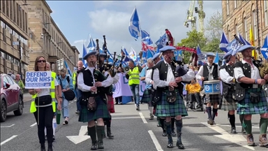 Scots march for independence in Glasgow