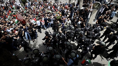 İsrail polisi, Filistinli gazetecinin cenazesindeki olayları soruşturacak