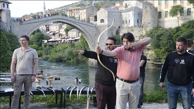 Mostar: Tursko streličarstvo predstavljeno pod Starim mostom