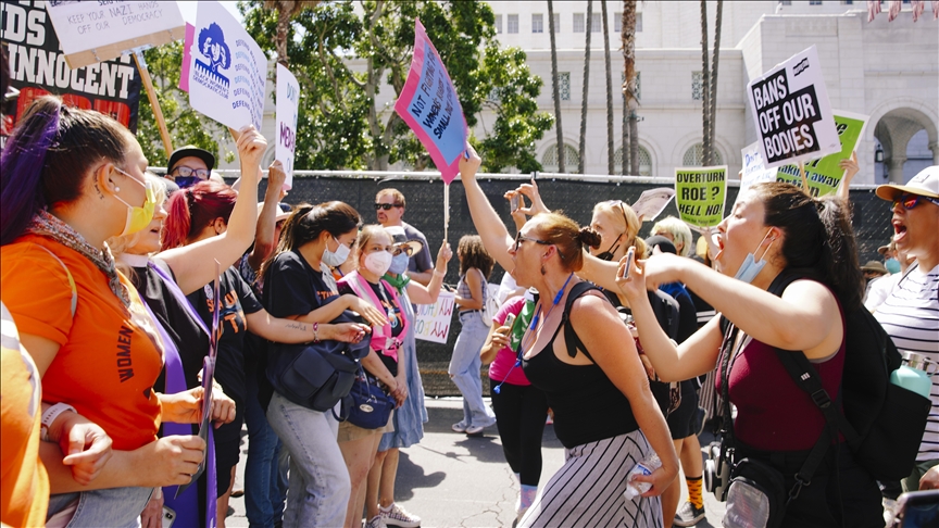 SHBA, protesta të kundërshtarëve dhe mbështetësve të abortit në Los Angeles 