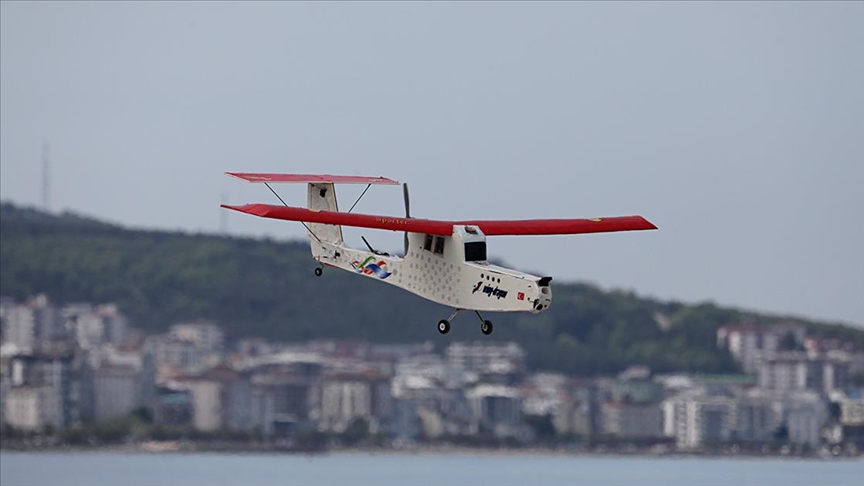 TEKNOFEST'in yapılacağı Samsun'da model uçaklarla gösteri sunuldu