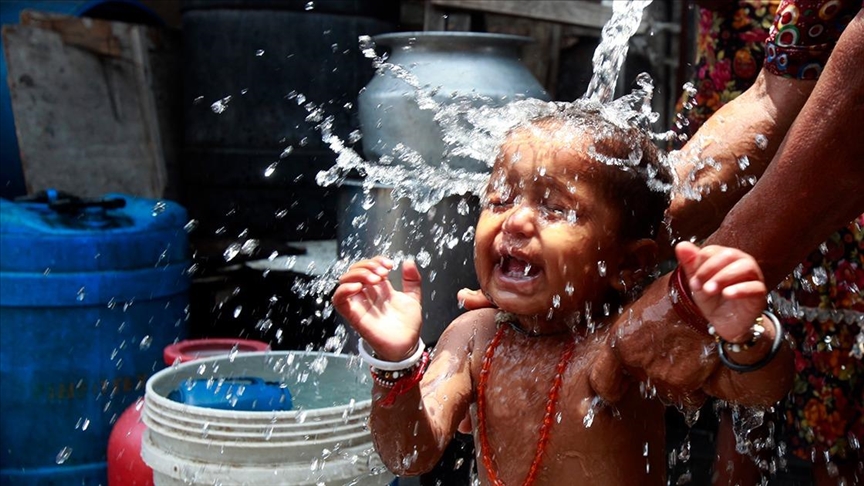 Hindistan'ın başkenti Yeni Delhi'de hava sıcaklıkları 49 derecenin üzerine çıktı