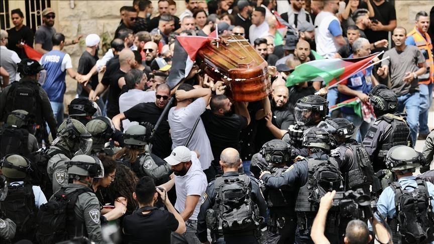 Израел обвинет за напад на погребната поворка на Аклех, новинарката на Ал Џезира