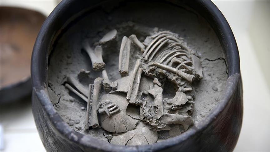 تركيا.. متحف ملاطية يعرض "جرة دفن" عمرها 5 آلاف عام