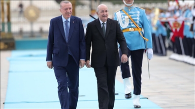 Turquie: le président algérien accueilli avec une cérémonie officielle