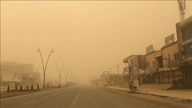 В Ираке из-за песчаных бурь отменены школьные занятия