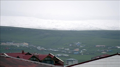 Erzurum ve Ardahan'ın yüksek kesimleri mayısta yağan karla beyaza büründü