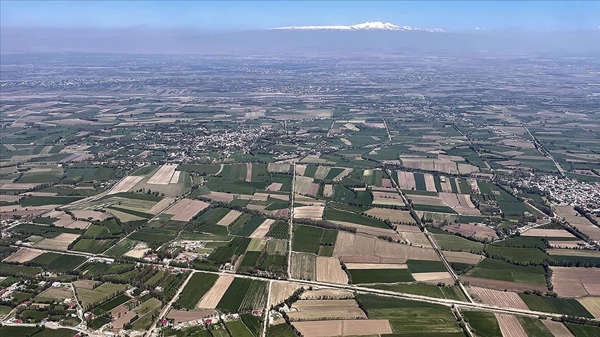 Iğdır'ın baharda yeşeren tarım arazilerinin helikopterden görüntüsü çekildi