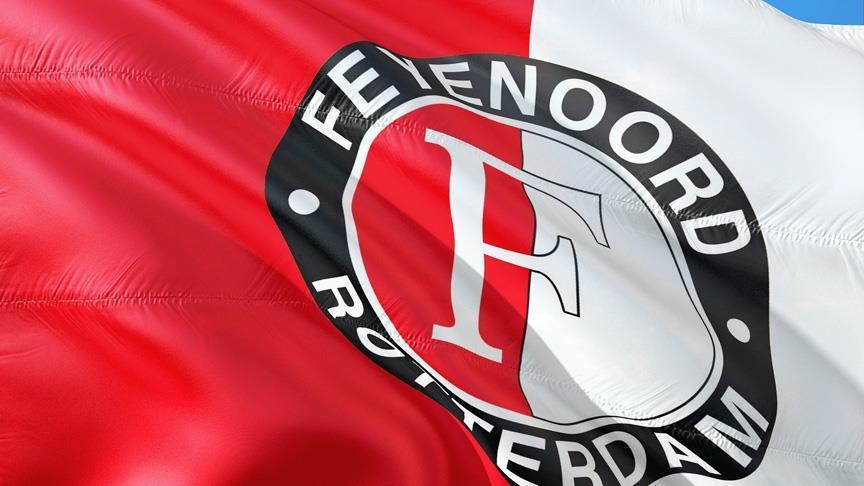 Robin Van Persie's son signs his 1st professional contract with Dutch club Feyenoord