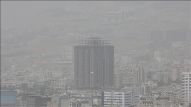 طهران.. تعليق عمل مؤسسات رسمية وتعليمية بسبب تلوث الهواء