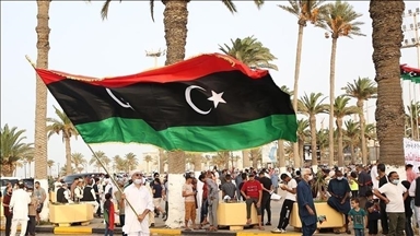 Clashes break out as rival governments jostle for power in Libya's capital
