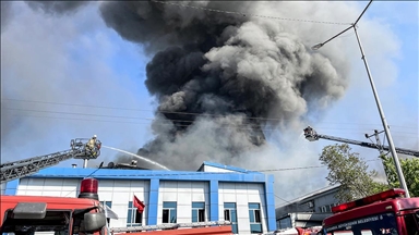 Arnavutköy'de 2 fabrikada çıkan yangın söndürüldü