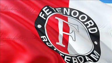 Robin Van Persie's son signs his 1st professional contract with Dutch club Feyenoord