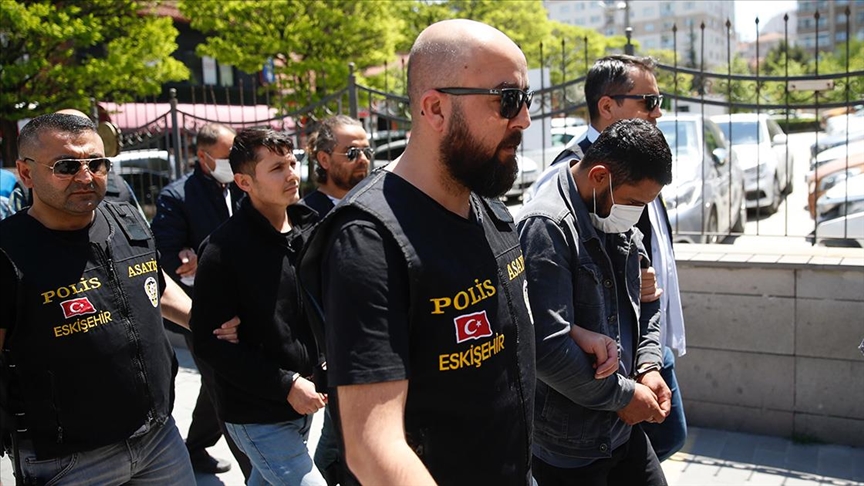 Eskişehir'de intihar ettiği öne sürülen kişinin karısı ve 6 akrabası gözaltında