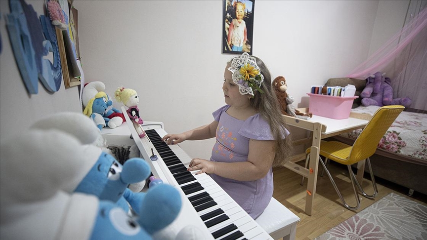 'Müziğin muhteşem çocuğu' görme engelli Ada'nın üstün yeteneği, BİLSEM'de keşfedildi