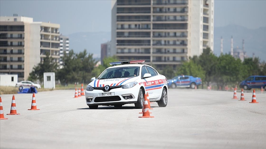 Jandarmaya güvenli sürüş eğitimi Bursa'da veriliyor