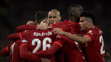 Liverpool take Premier League title fight to final week