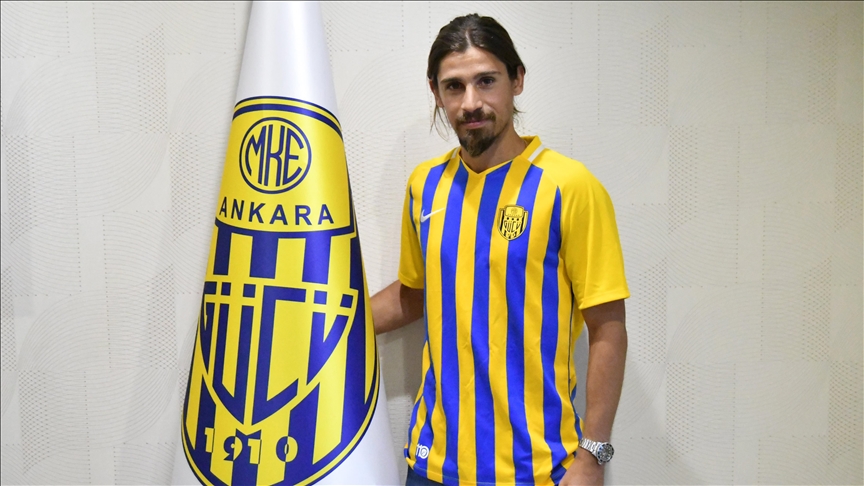 MKE Ankaragücü'nün Portekizli futbolcusu Tiago Pinto, futbol kariyerini noktaladı