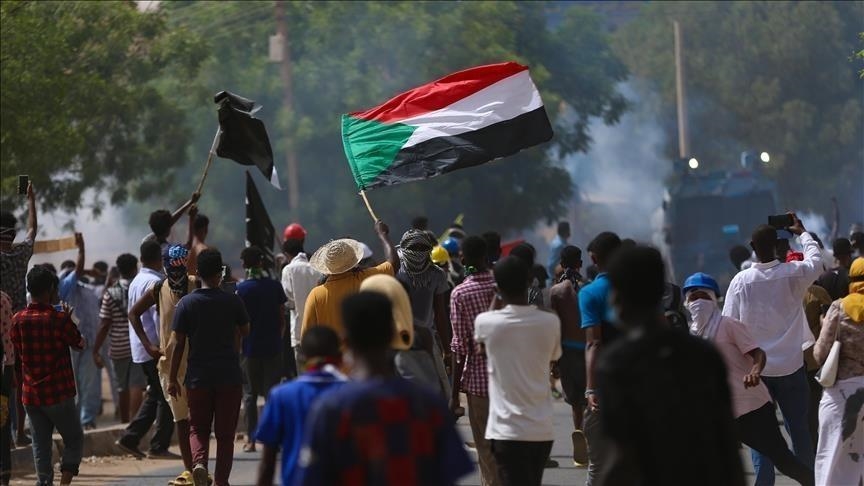 السودان.. متظاهرون يقطعون شوارع رئيسية في الخرطوم