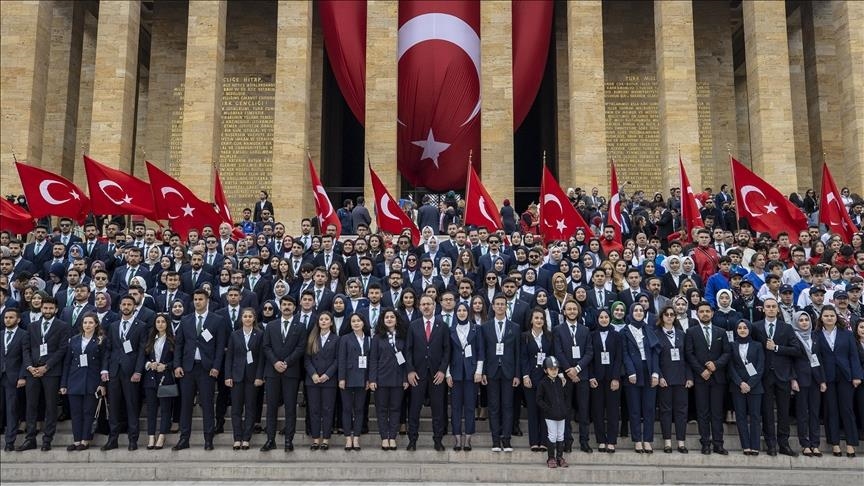 تركيا تحتفل بعيد الشباب والرياضة