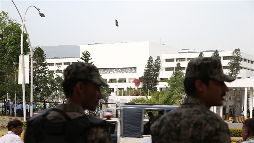 ABD, siyasi ve ekonomik olarak zor bir dönemden geçen Pakistan'a yardım edecek