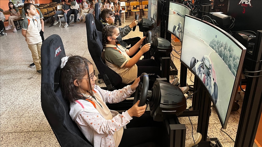 Otomobil sporlarına yetenekli öğrenciler 'Mobil simülatör' ile keşfedilecek