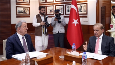 دیدار وزیر دفاع ترکیه با نخستوزیر پاکستان