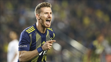 Fenerbahçe, Serdar Aziz'in sözleşmesini 3 yıl uzattı